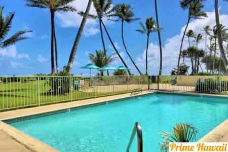 Amazing Beachfront Condo By Pool Holiday home