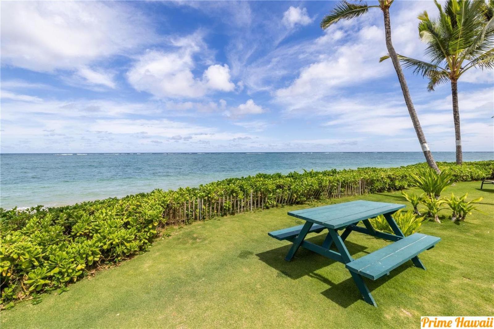 Amazing Beachfront Condo By Pool Holiday home *