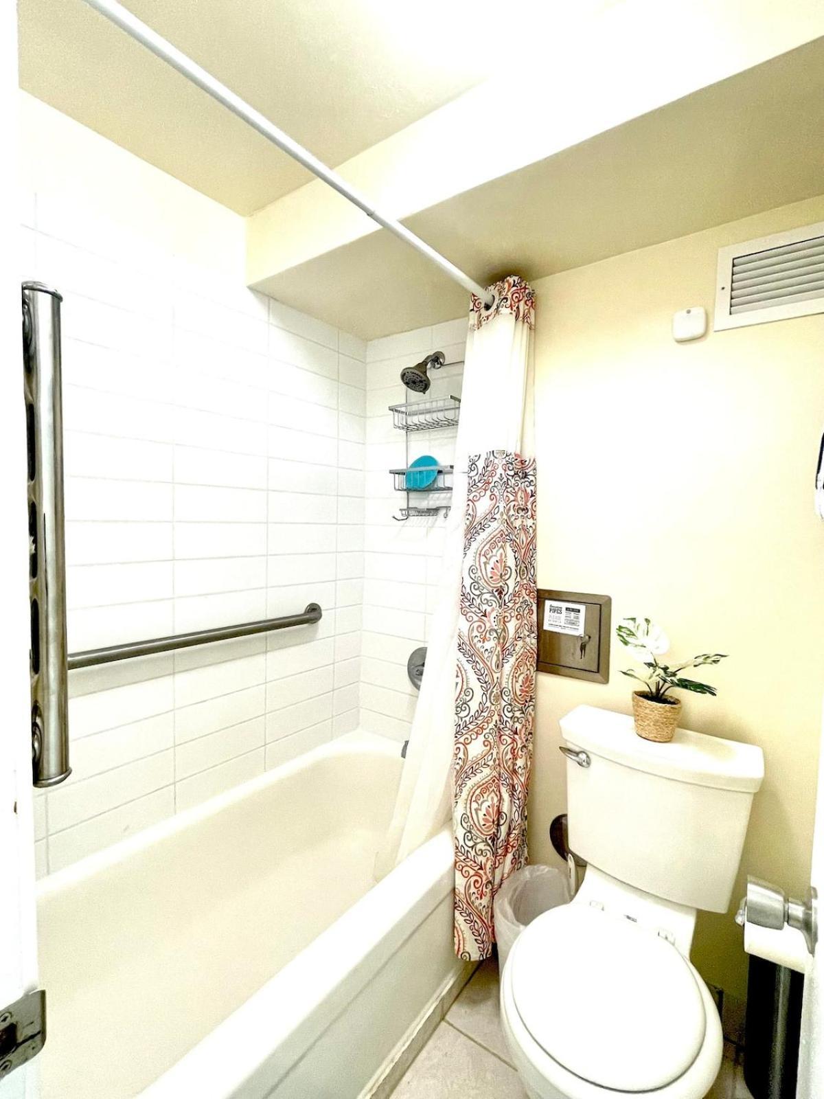 Amazing Beachfront Condo By Pool Holiday home *