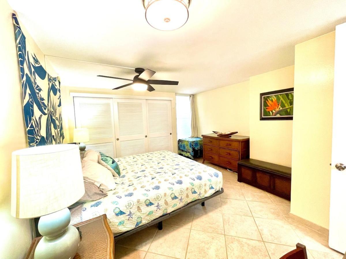Amazing Beachfront Condo By Pool Holiday home Hau'ula