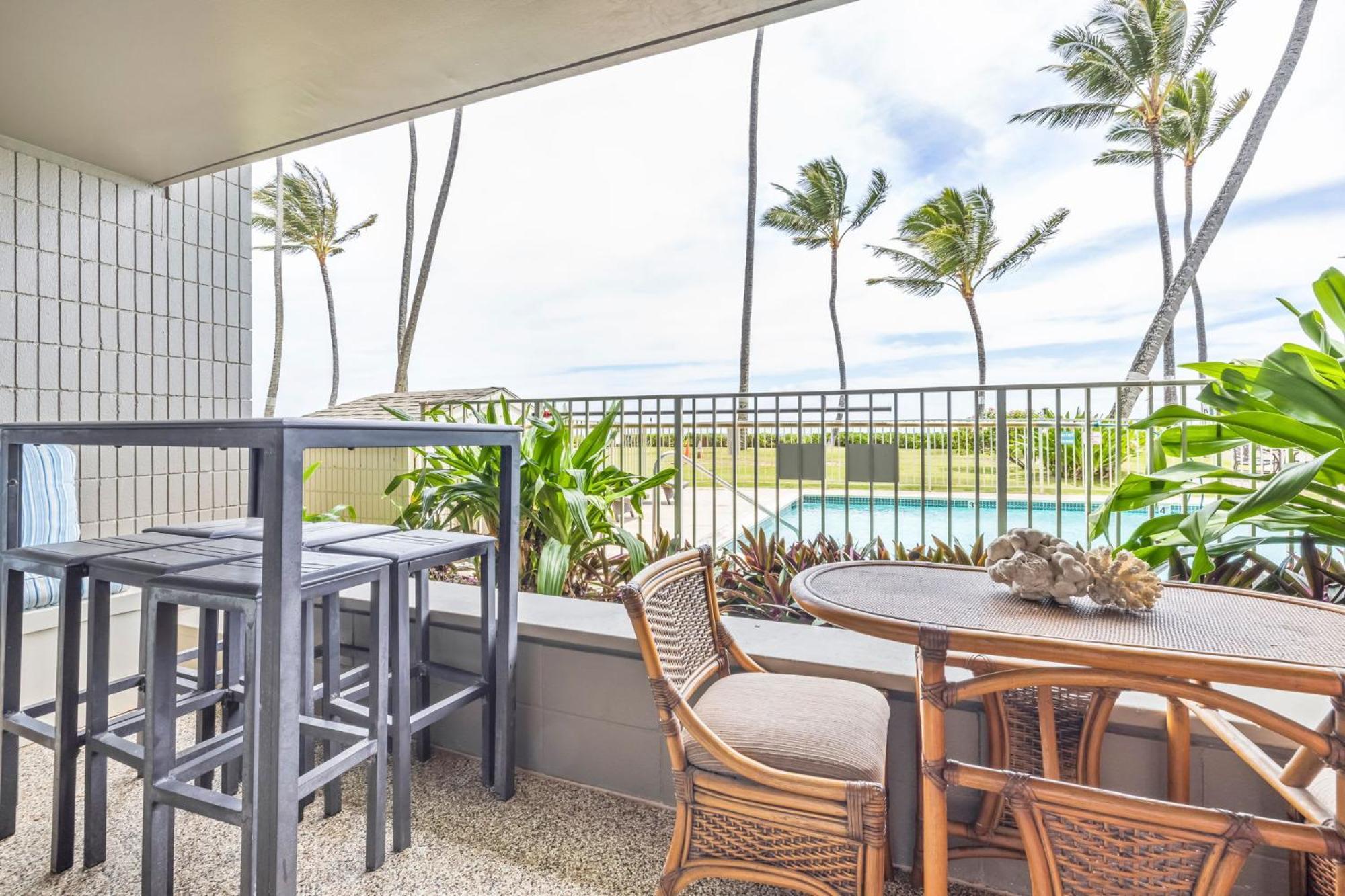 Amazing Beachfront Condo By Pool Holiday home