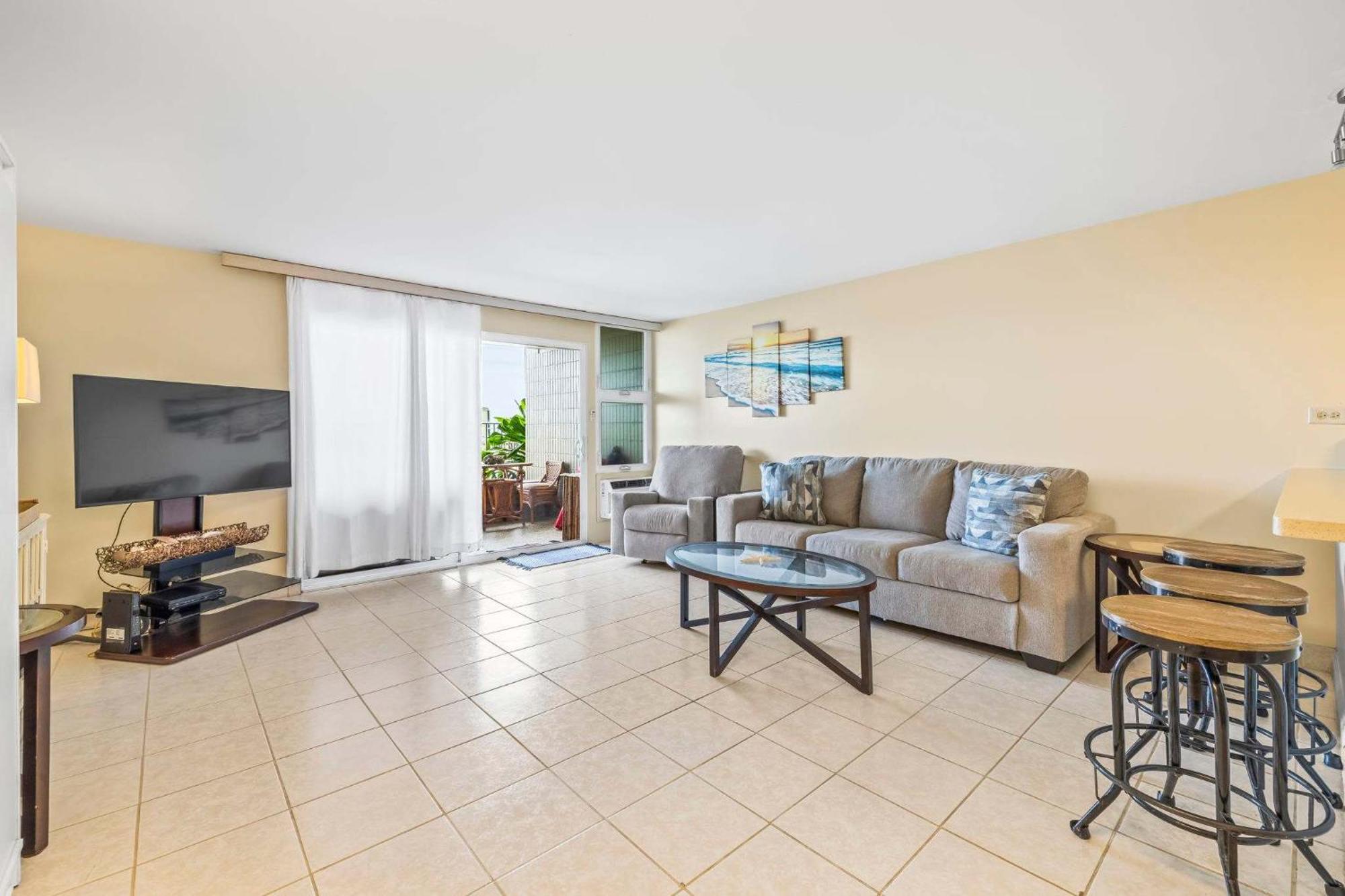 Amazing Beachfront Condo By Pool *