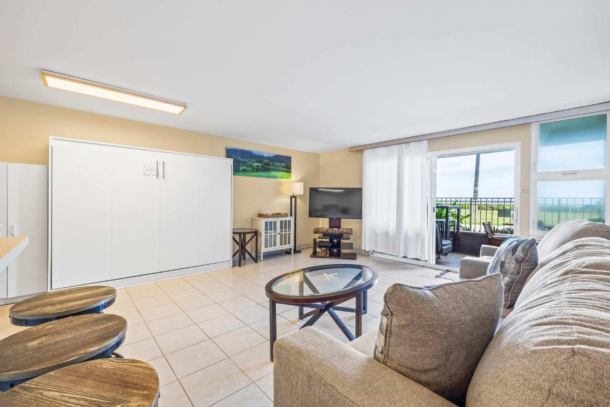 Amazing Beachfront Condo By Pool Hau'ula